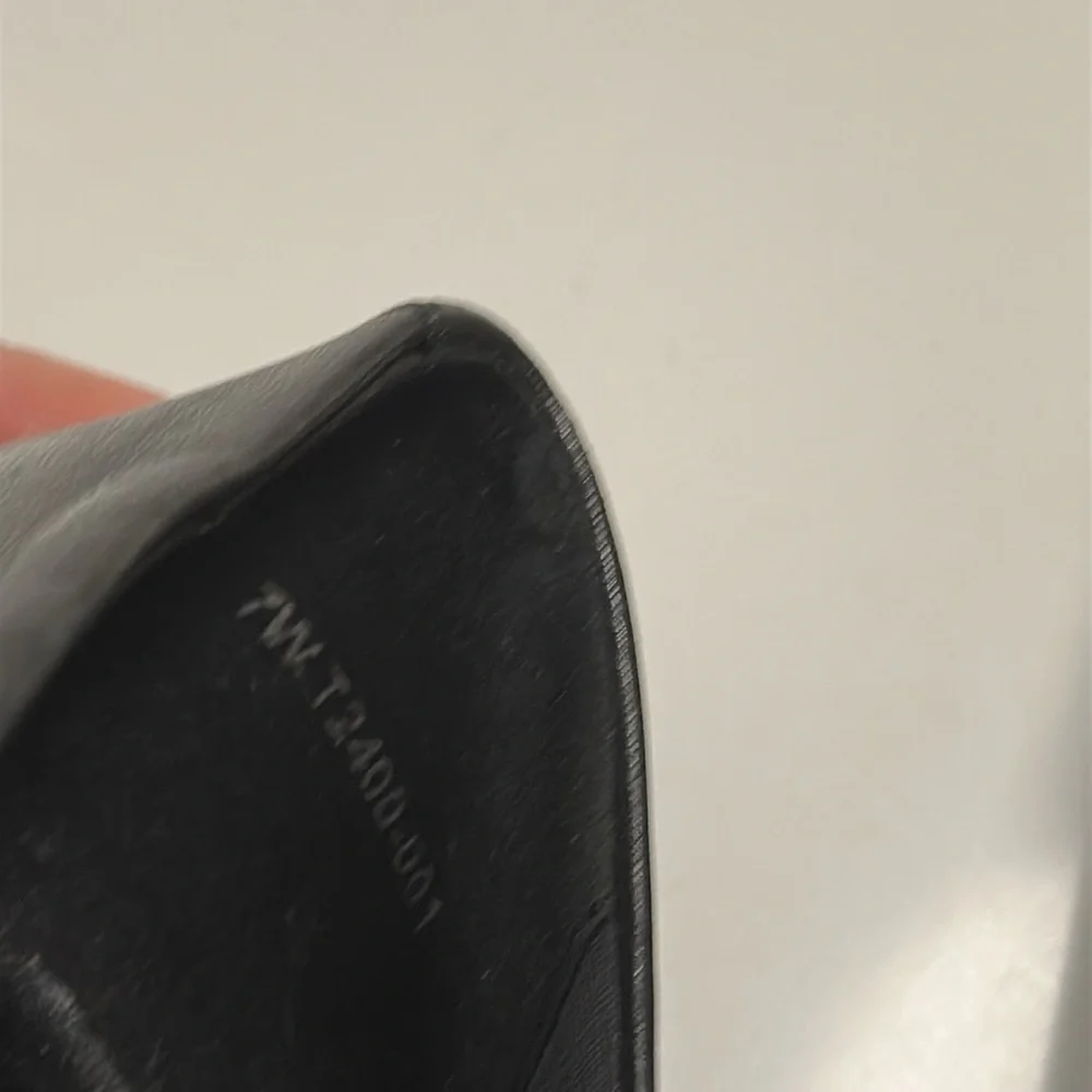 NWOT-  Trotter Dakota Elegant Black Pump Shoes With Silver Color Accent.